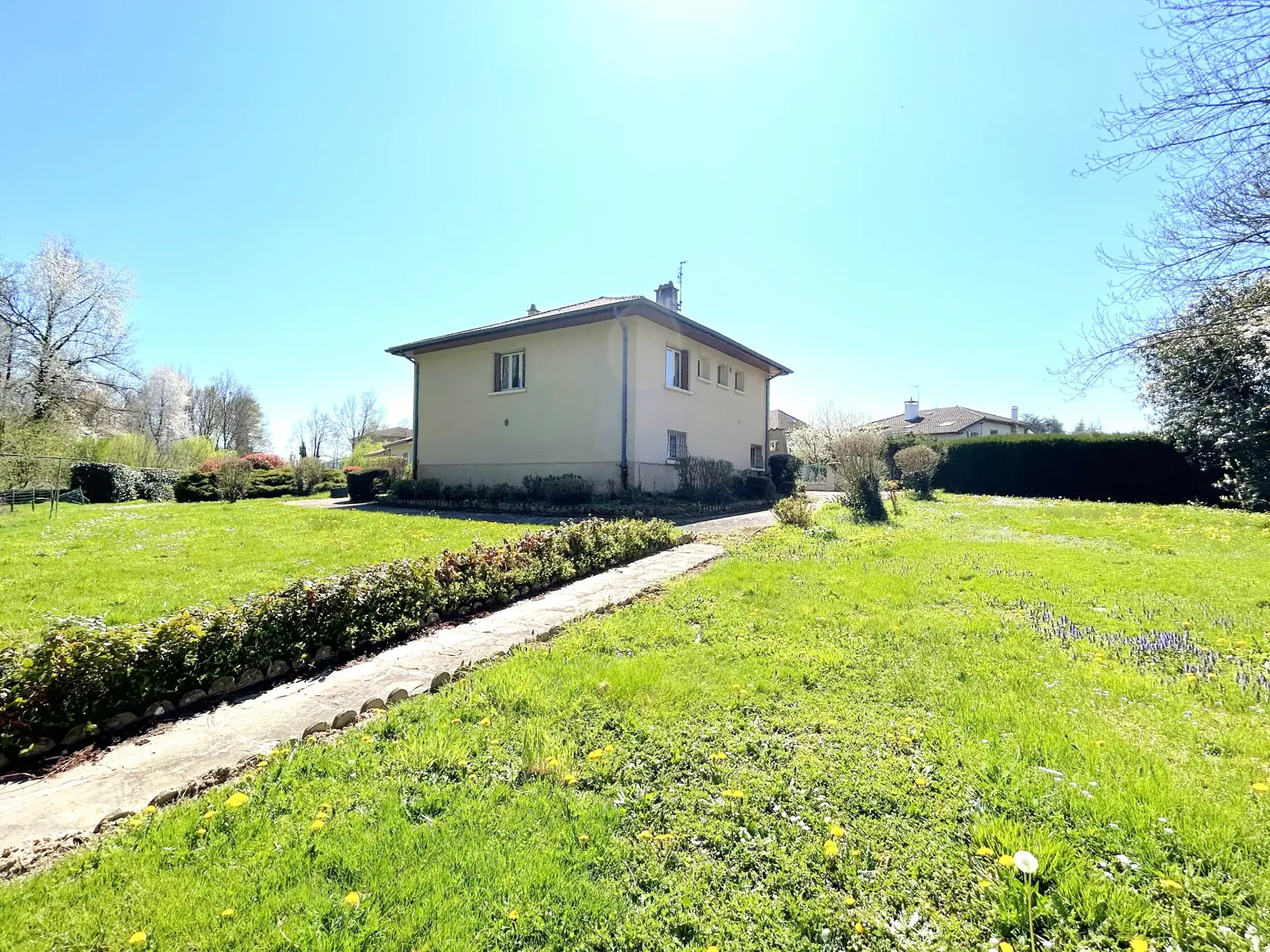 Maison familiale à Chambœuf de 84,95 m² avec grand terrain, proche Saint-Étienne 