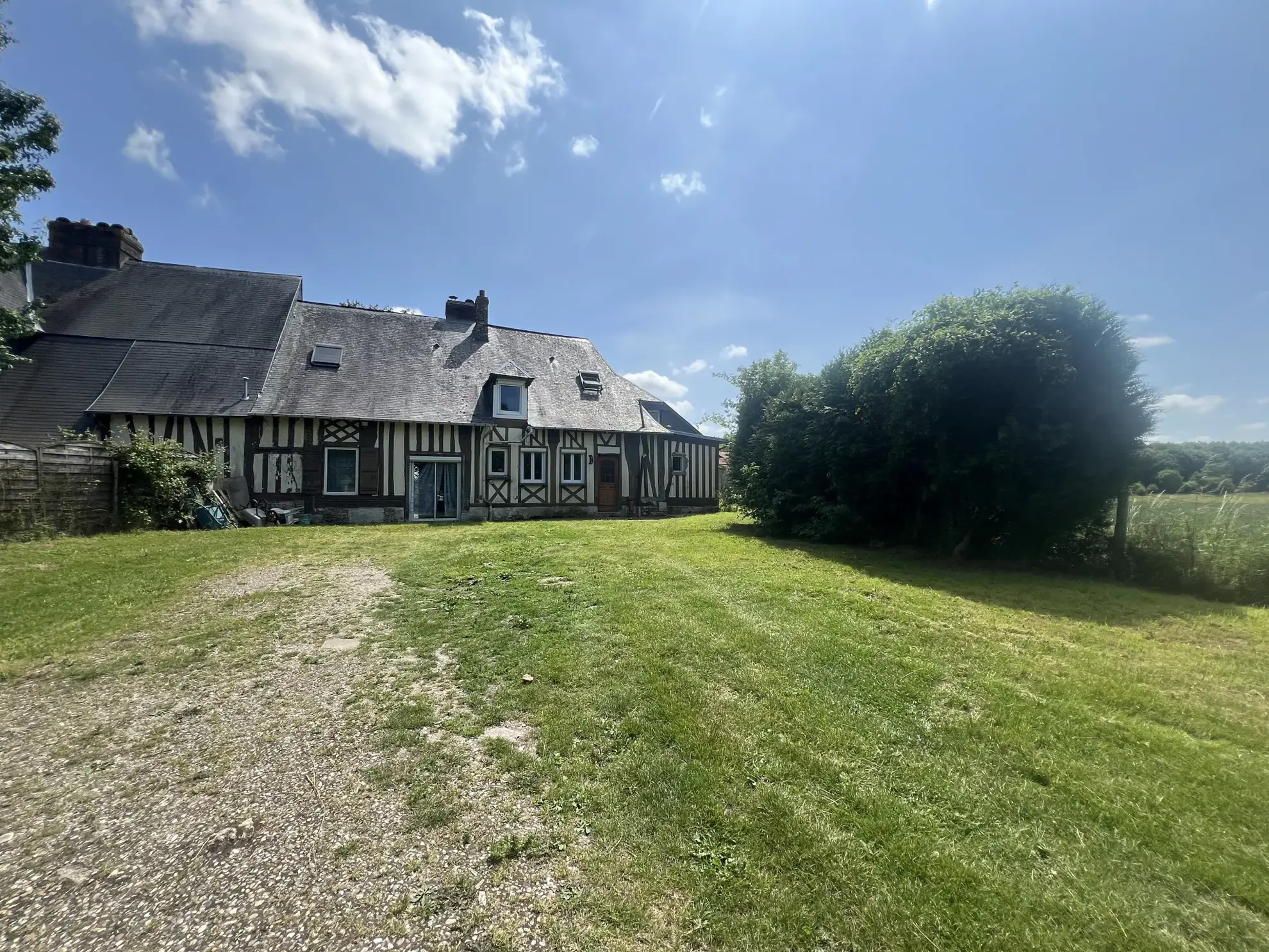 Charmante maison familiale avec grand terrain à Bourgtheroulde - 155 m² 