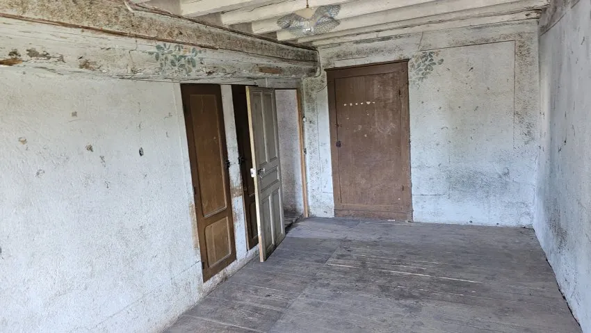 Maison en pierres à rénover avec jardin clos à Saint-Jacques d'Ambur 