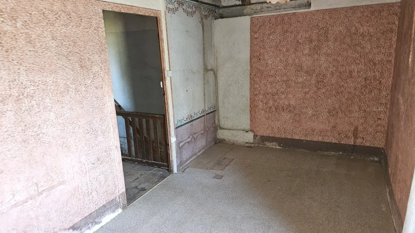 Maison en pierres à rénover avec jardin clos à Saint-Jacques d'Ambur 