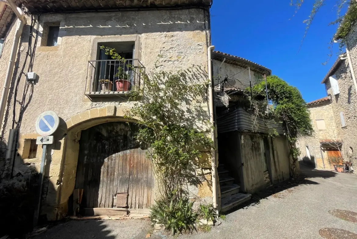 Maison de village en pierre à rénover à Vic le Fesq, proche Quissac – 121 m² avec terrasse et annexe 