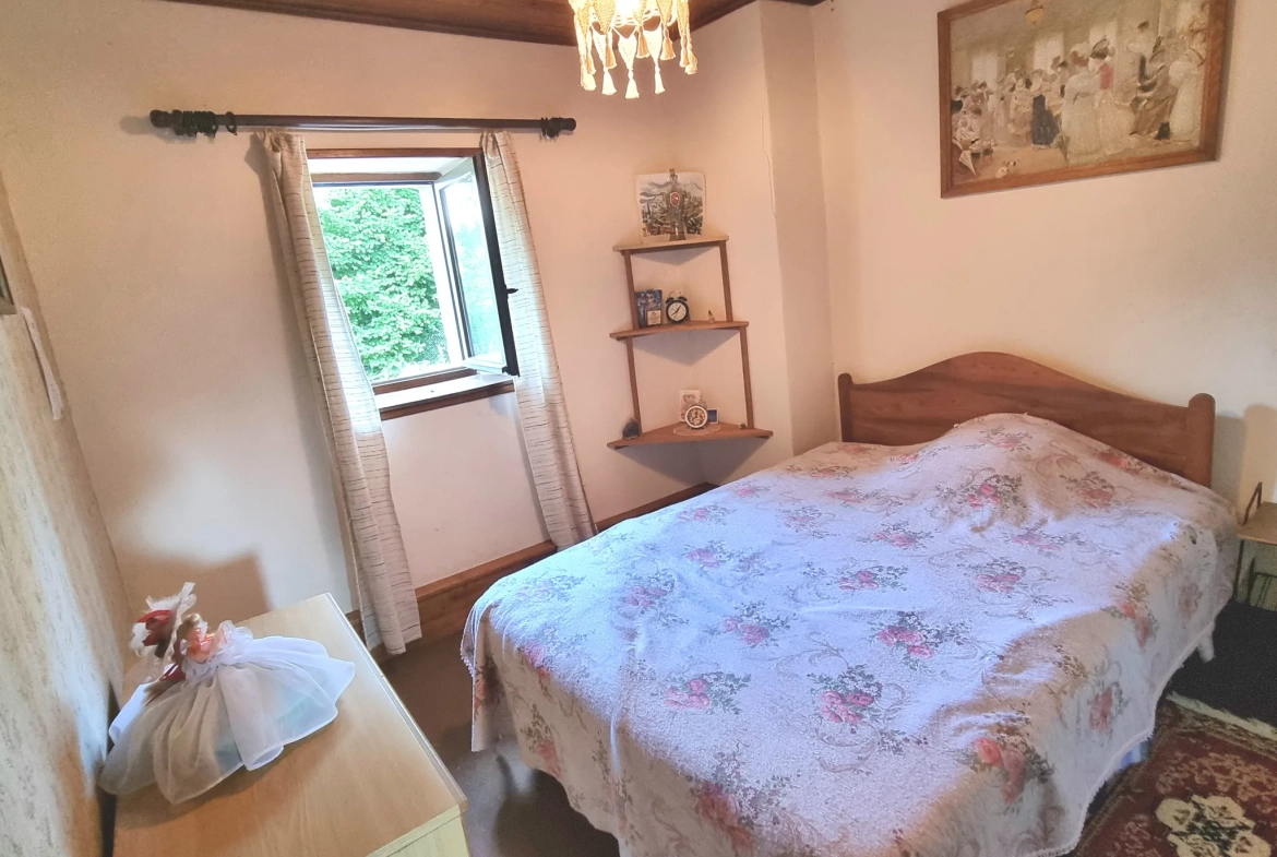 Corps de ferme à vendre à Arlanc avec terrain de 2500 m² 