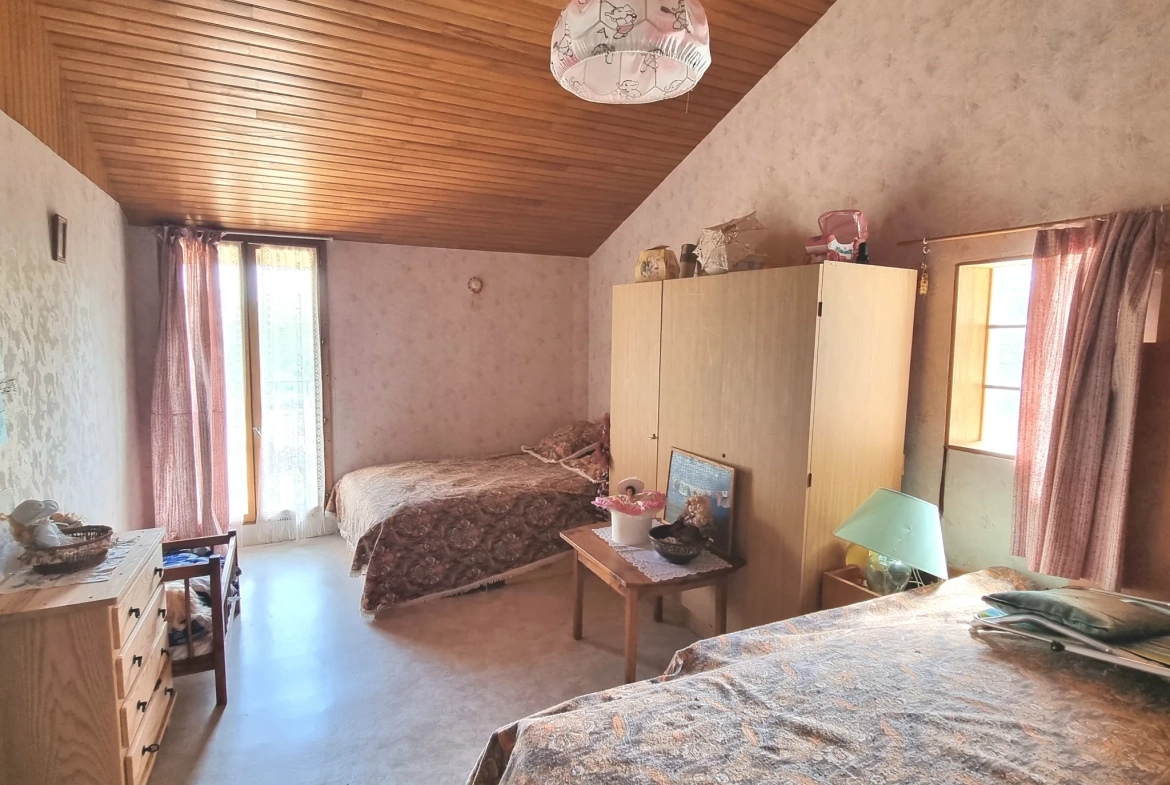 Corps de ferme à vendre à Arlanc avec terrain de 2500 m² 