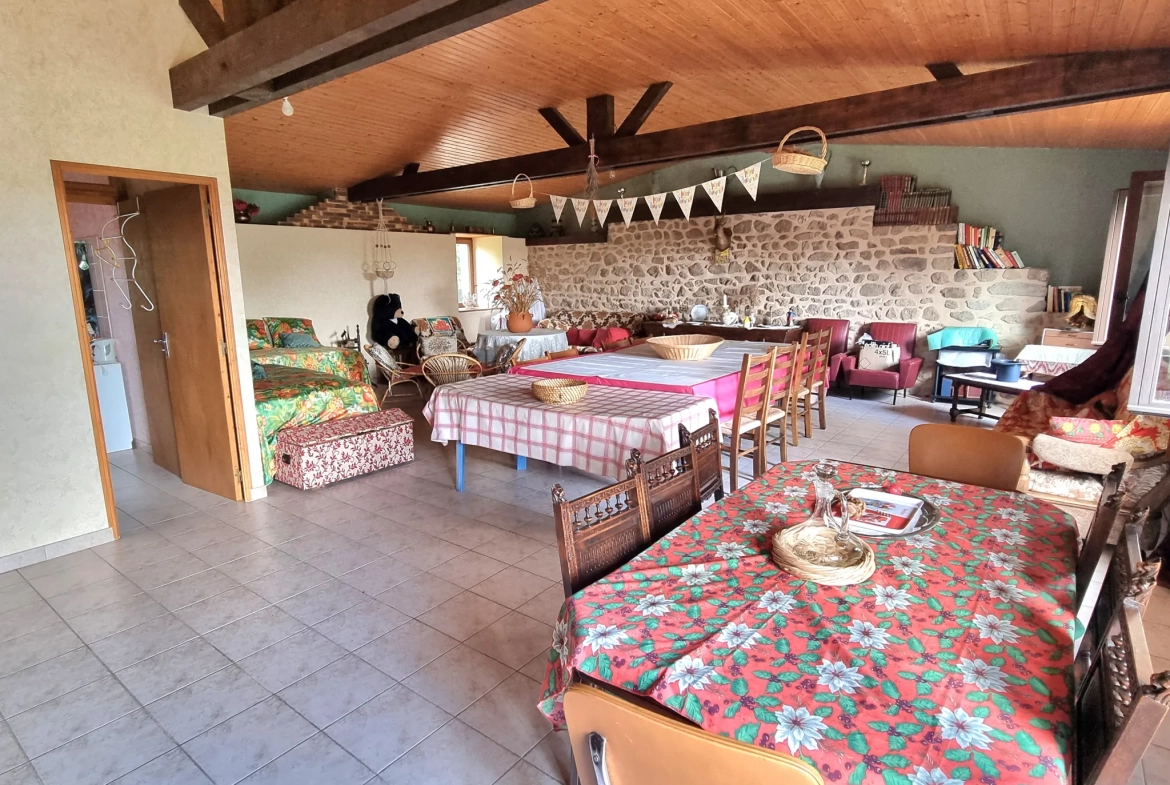 Corps de ferme à vendre à Arlanc avec terrain de 2500 m² 