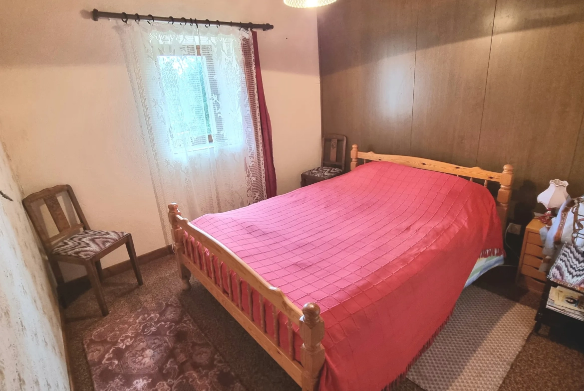 Corps de ferme à vendre à Arlanc avec terrain de 2500 m² 