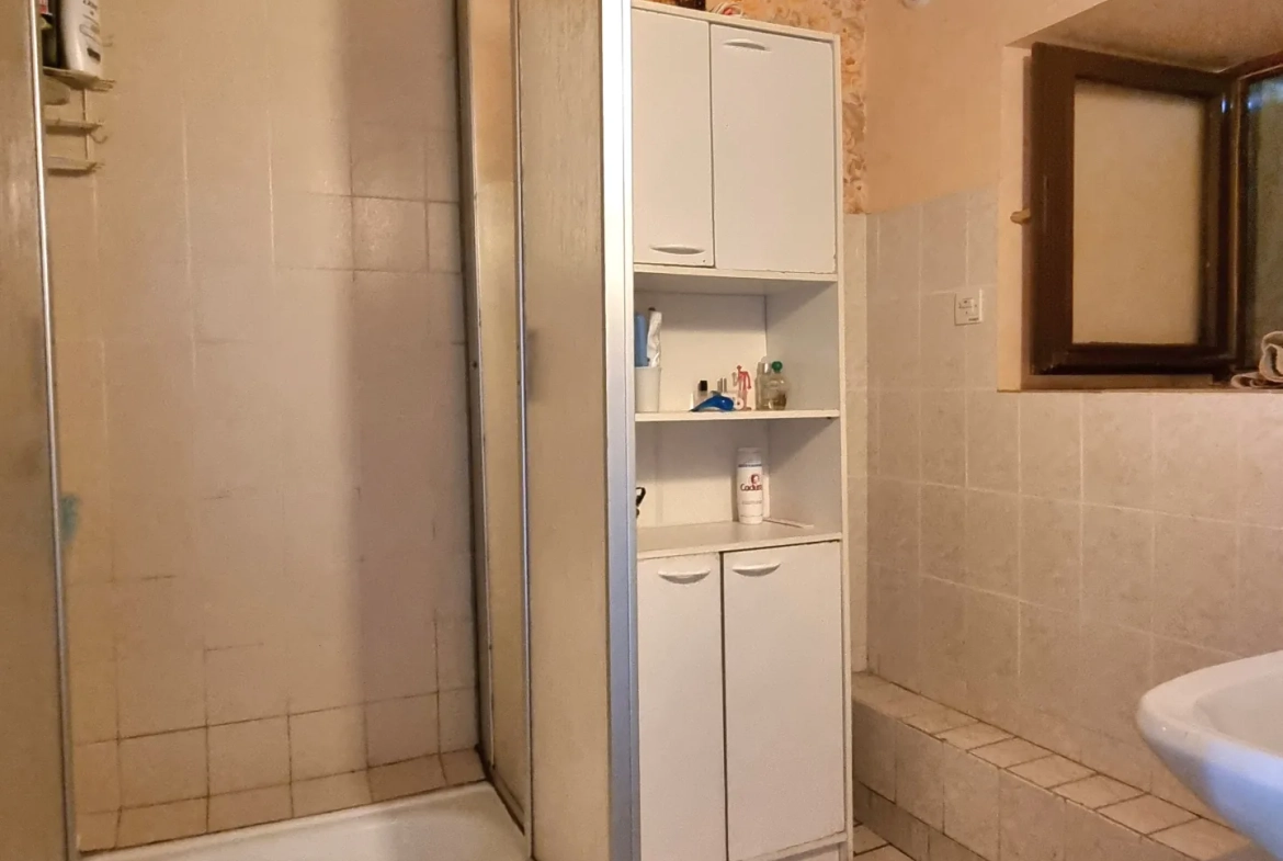 Corps de ferme à vendre à Arlanc avec terrain de 2500 m² 