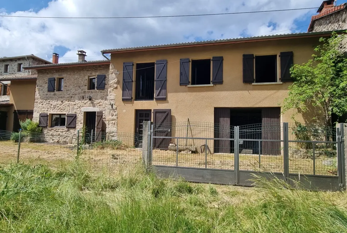 Corps de ferme à vendre à Arlanc avec terrain de 2500 m² 