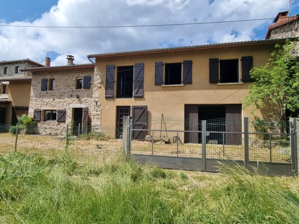 Corps de ferme à vendre à Arlanc avec terrain de 2500 m²