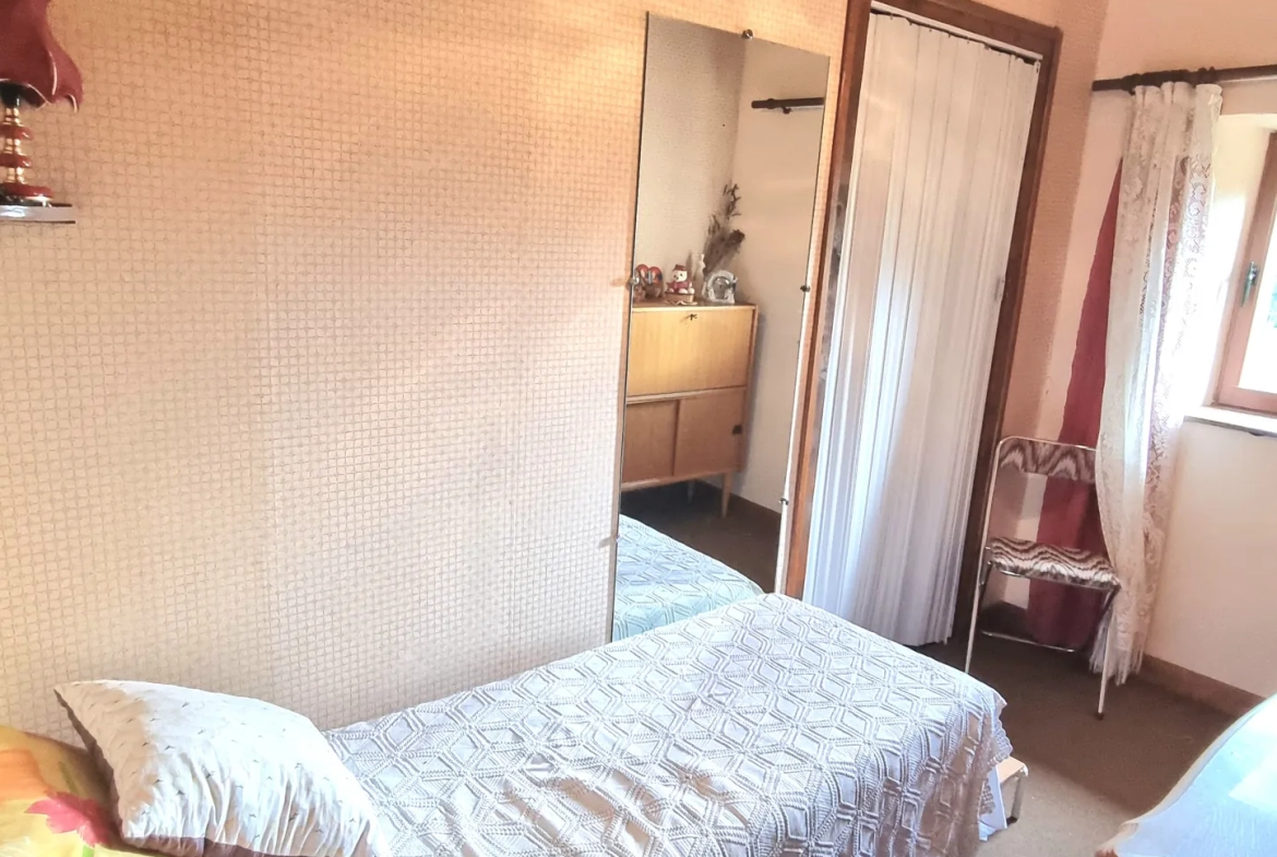 Corps de ferme à vendre à Arlanc avec terrain de 2500 m² 