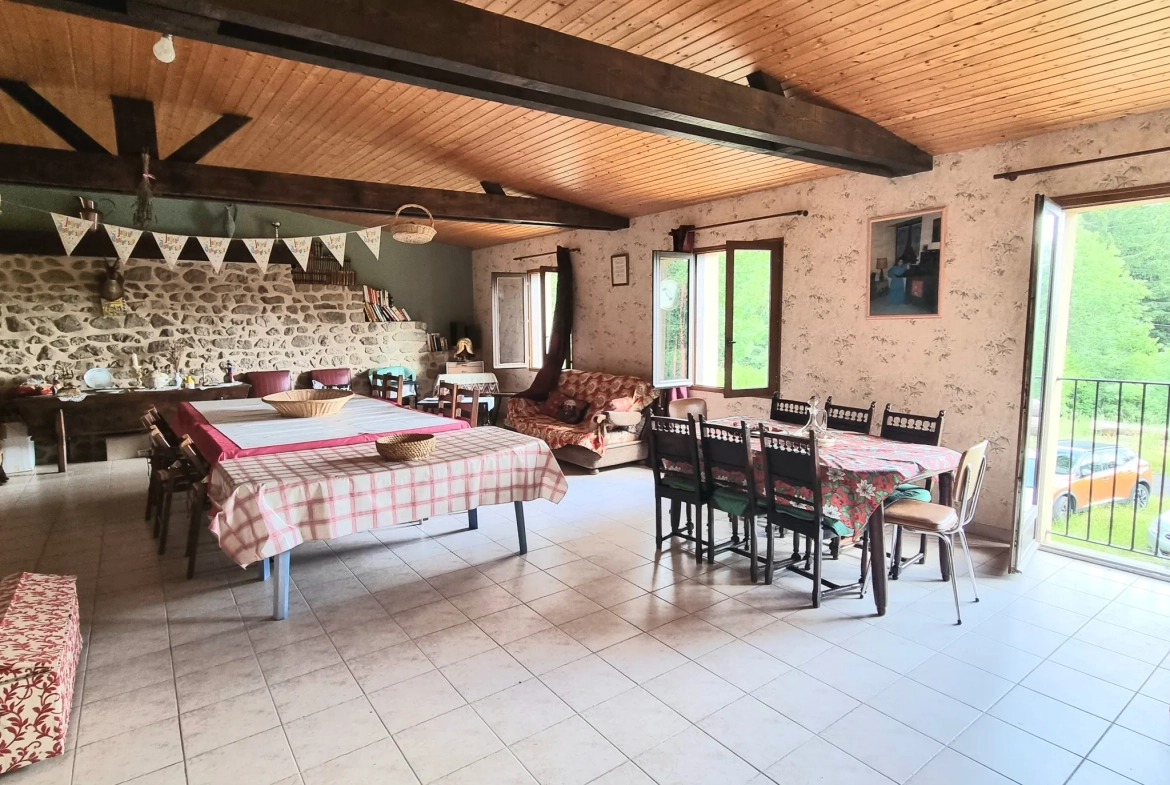 Corps de ferme à vendre à Arlanc avec terrain de 2500 m² 