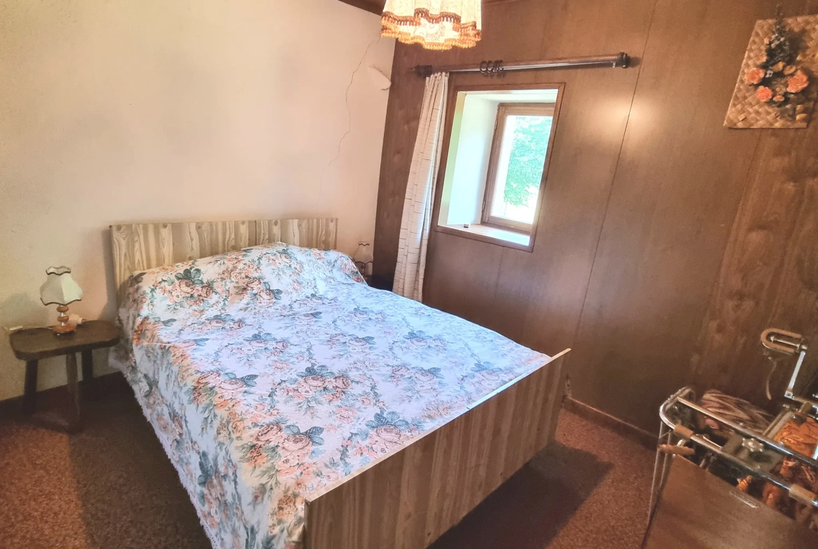 Corps de ferme à vendre à Arlanc avec terrain de 2500 m² 