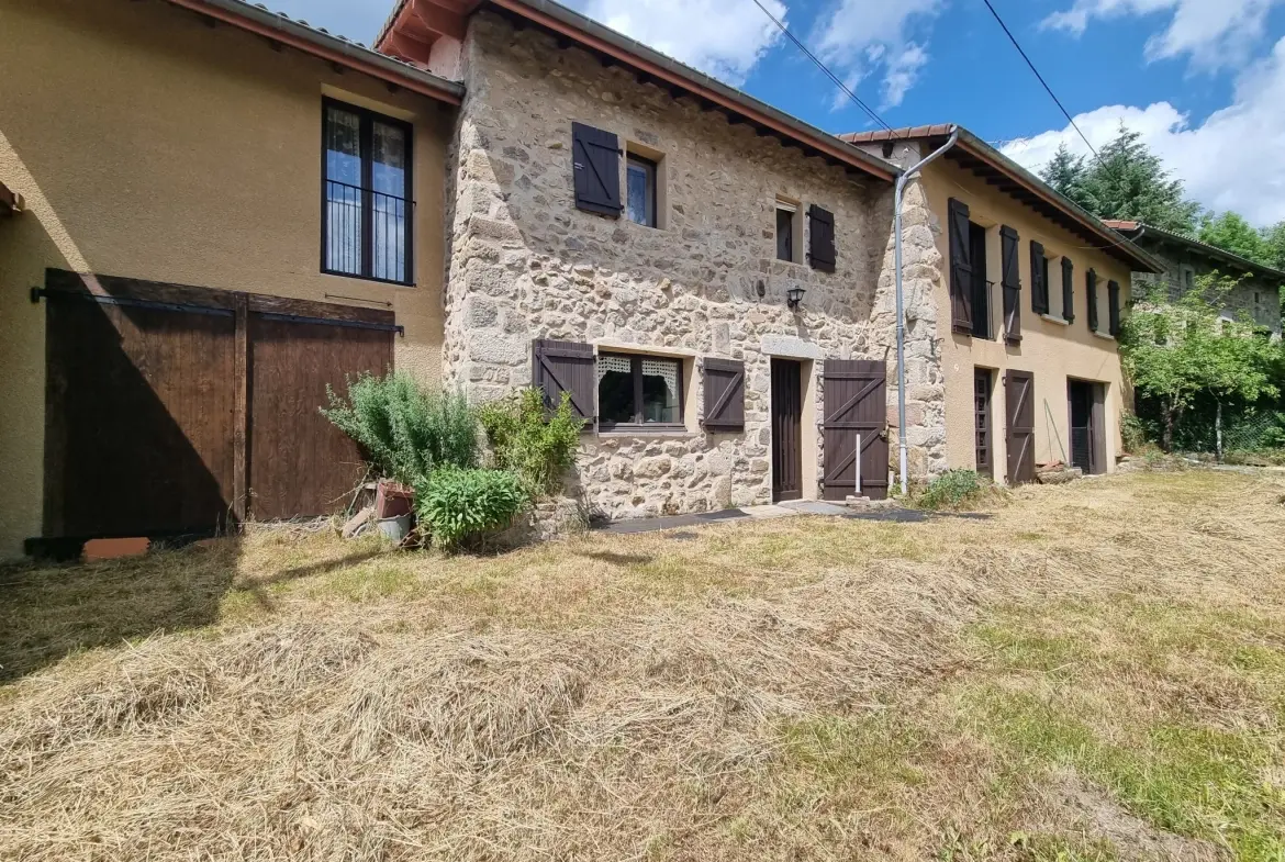 Corps de ferme à vendre à Arlanc avec terrain de 2500 m² 
