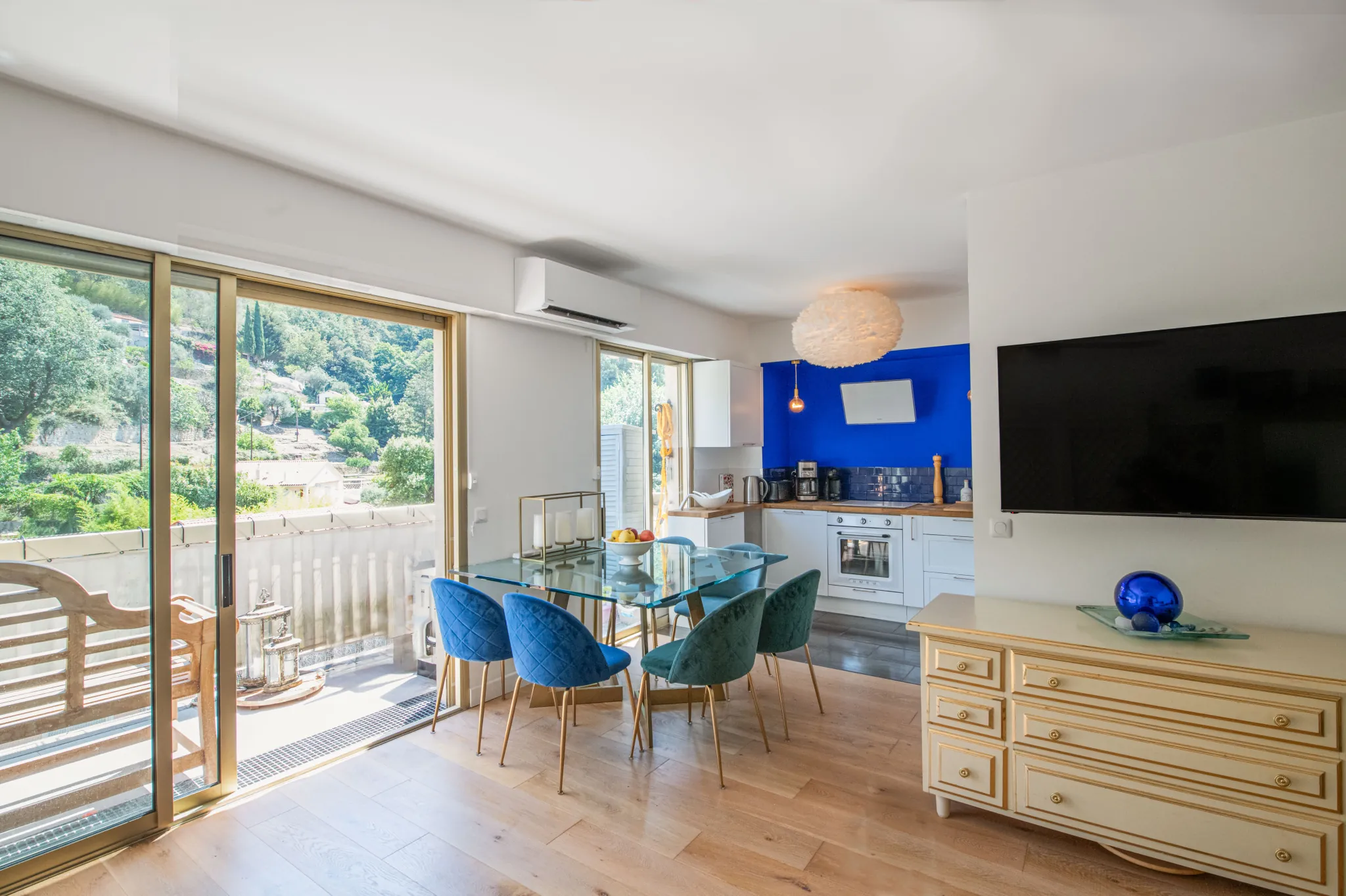 Appartement 2 pièces rénové avec terrasse à Menton (06500), Cave et vue dégagée 
