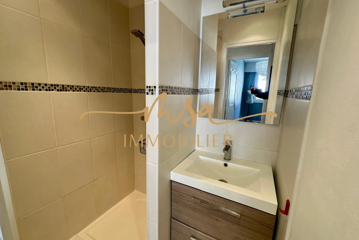 Appartement spacieux de 90 m² à Rouen avec balcon, cave et parking en secteur résidentiel 
