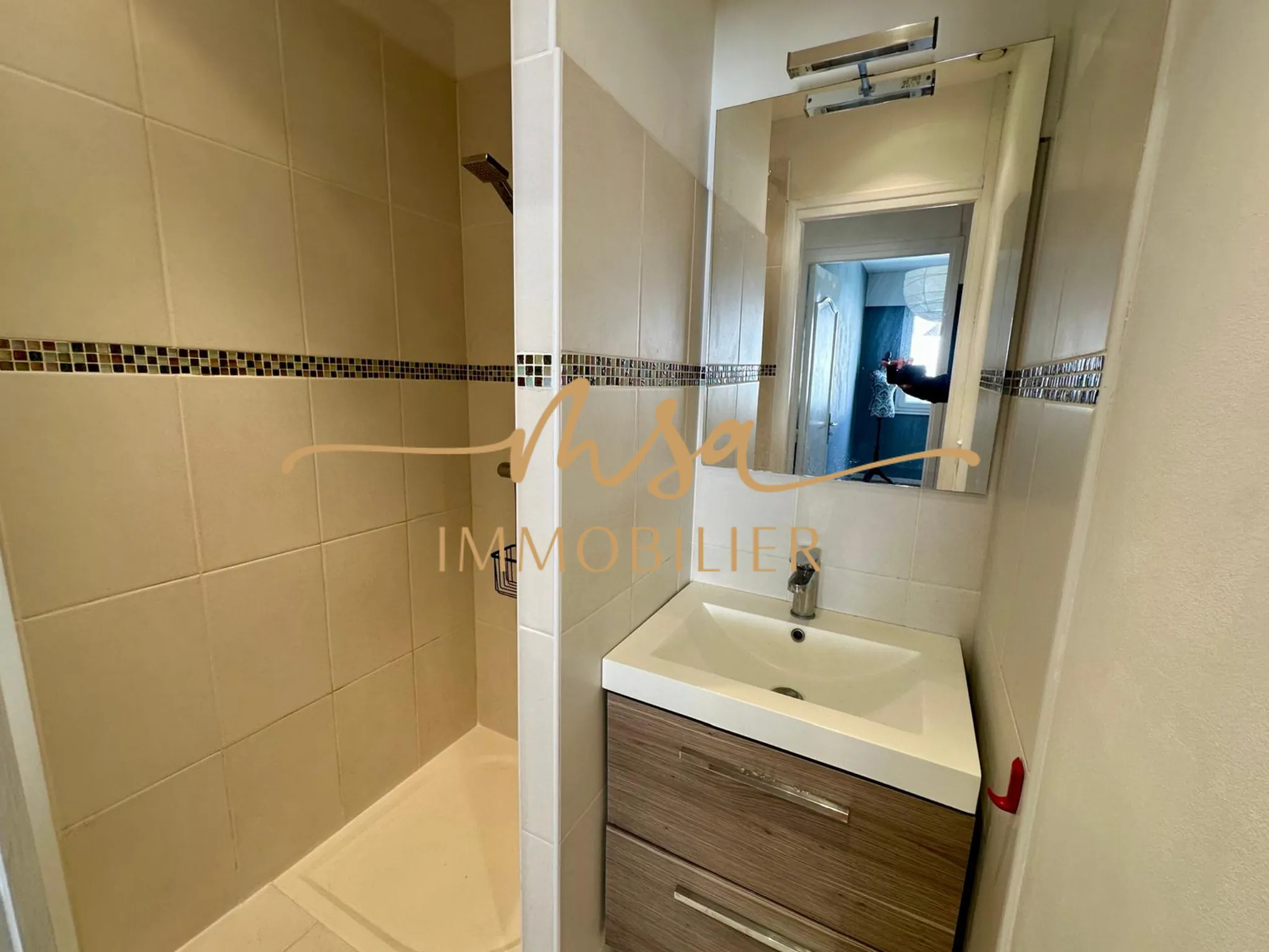 Appartement spacieux de 90 m² à Rouen avec balcon, cave et parking en secteur résidentiel 