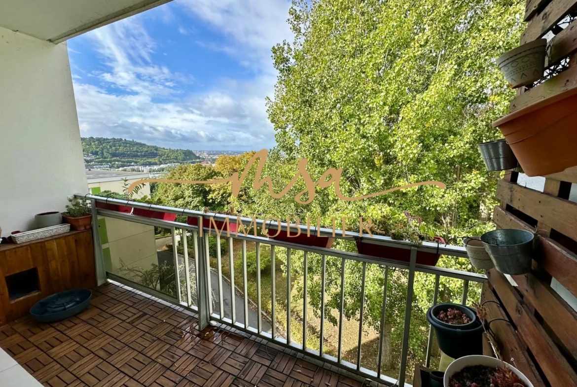 Appartement spacieux de 90 m² à Rouen avec balcon, cave et parking en secteur résidentiel 