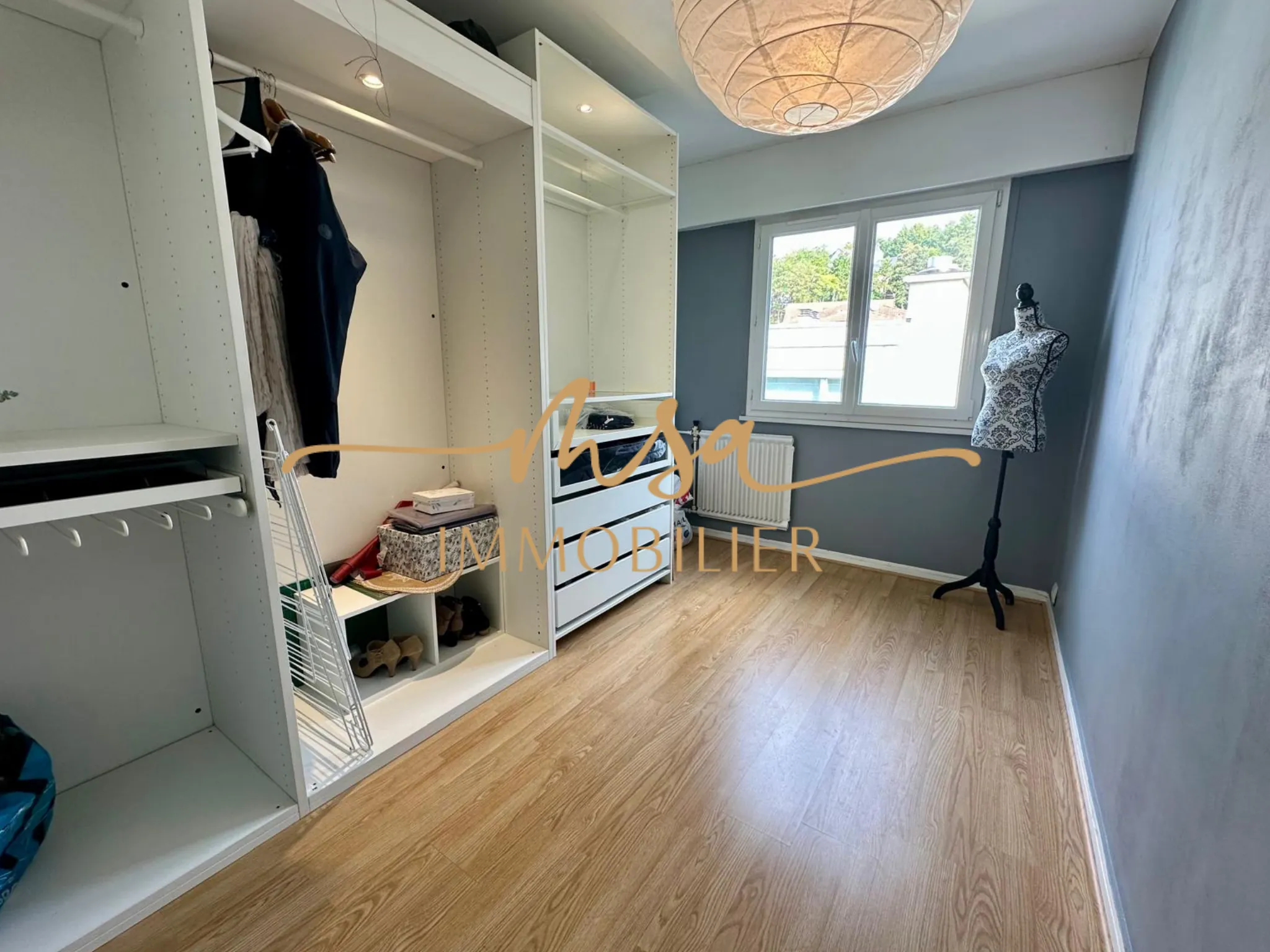 Appartement spacieux de 90 m² à Rouen avec balcon, cave et parking en secteur résidentiel 