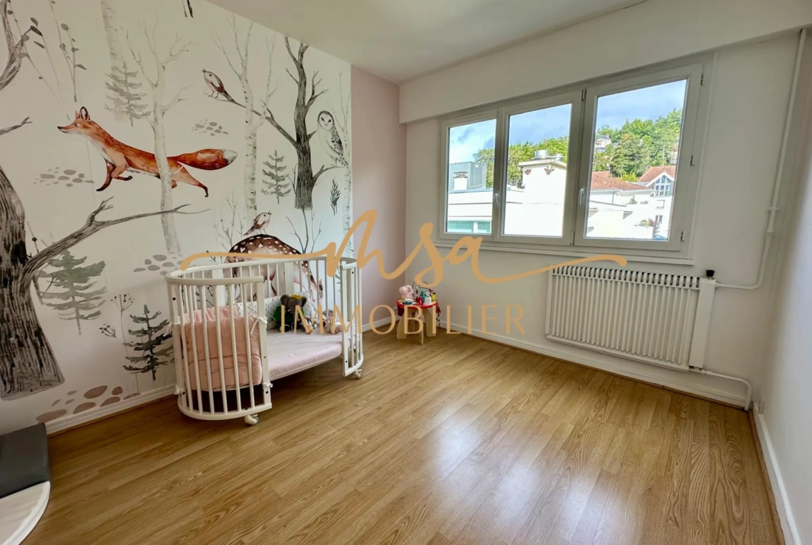 Appartement spacieux de 90 m² à Rouen avec balcon, cave et parking en secteur résidentiel 