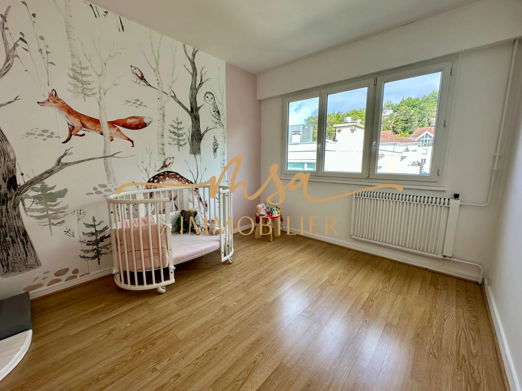 Appartement spacieux de 90 m² à Rouen avec balcon, cave et parking en secteur résidentiel 