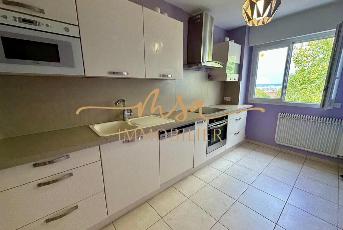 Appartement spacieux de 90 m² à Rouen avec balcon, cave et parking en secteur résidentiel 