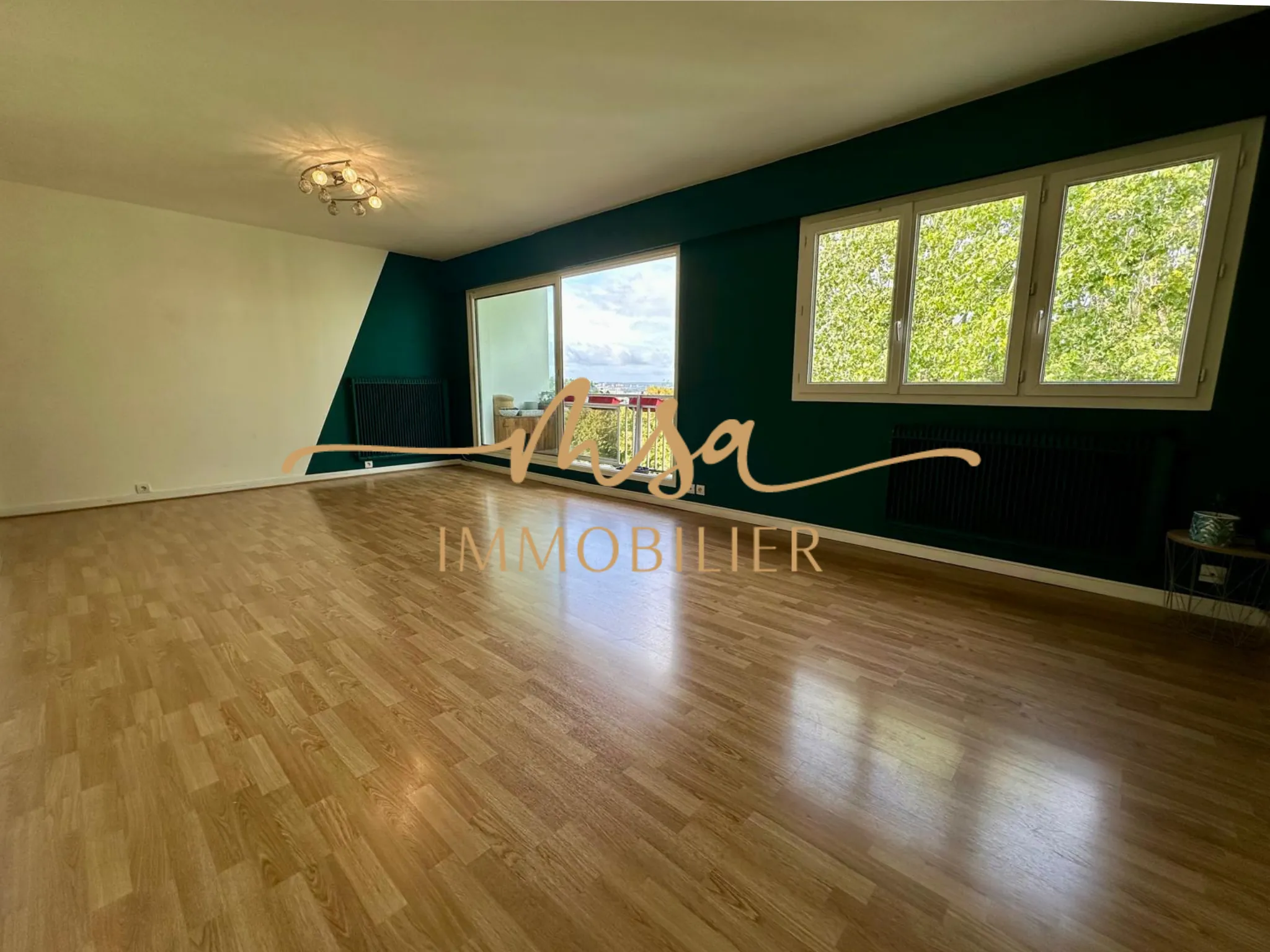 Appartement spacieux de 90 m² à Rouen avec balcon, cave et parking en secteur résidentiel 