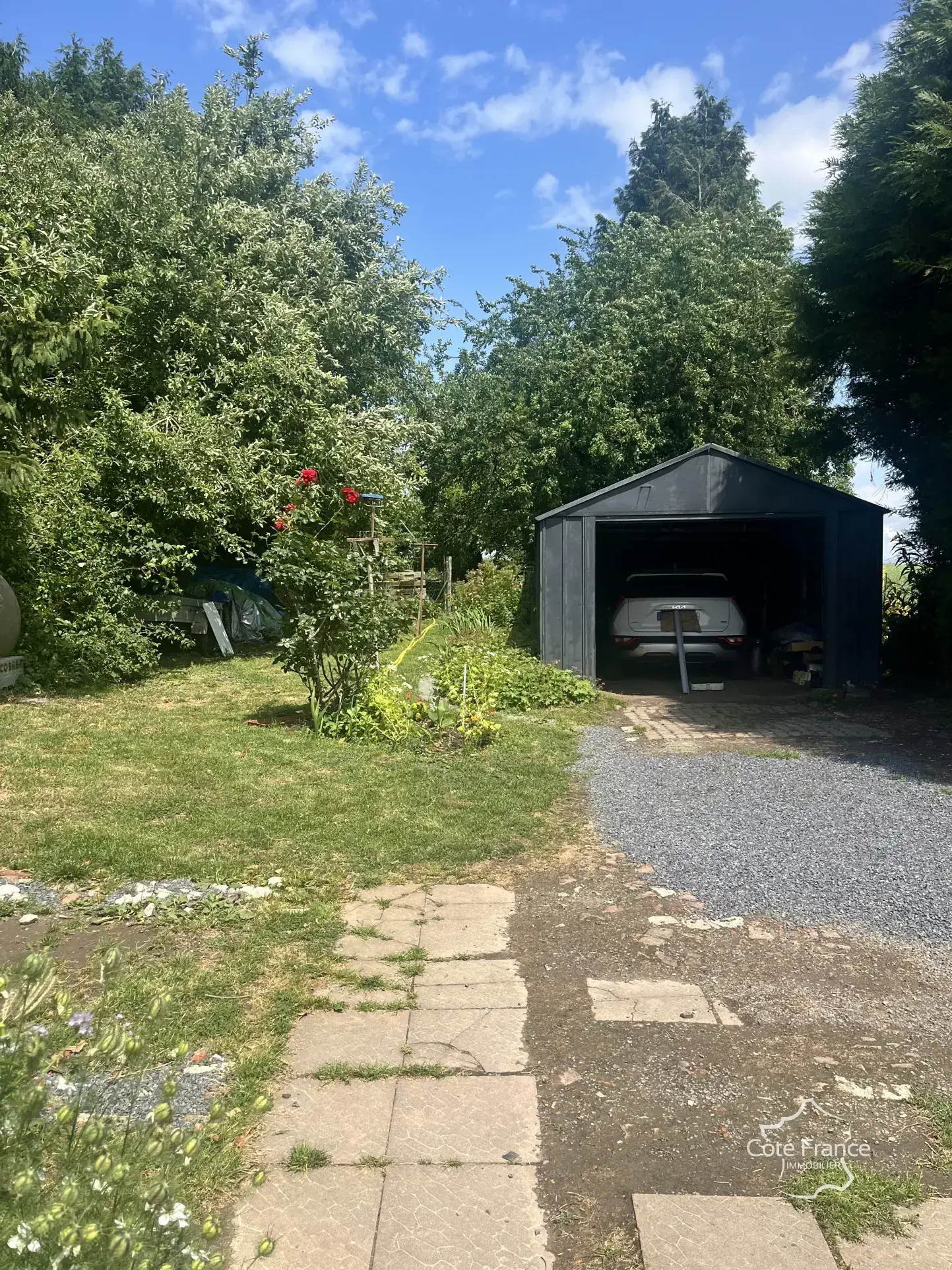 Maison à vendre à Sains Richaumont avec jardin, 3 chambres, vérandas et garage 