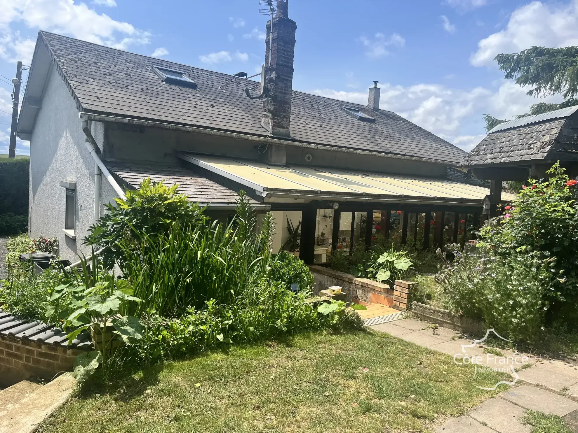 Maison à vendre à Sains Richaumont avec jardin, 3 chambres, vérandas et garage 