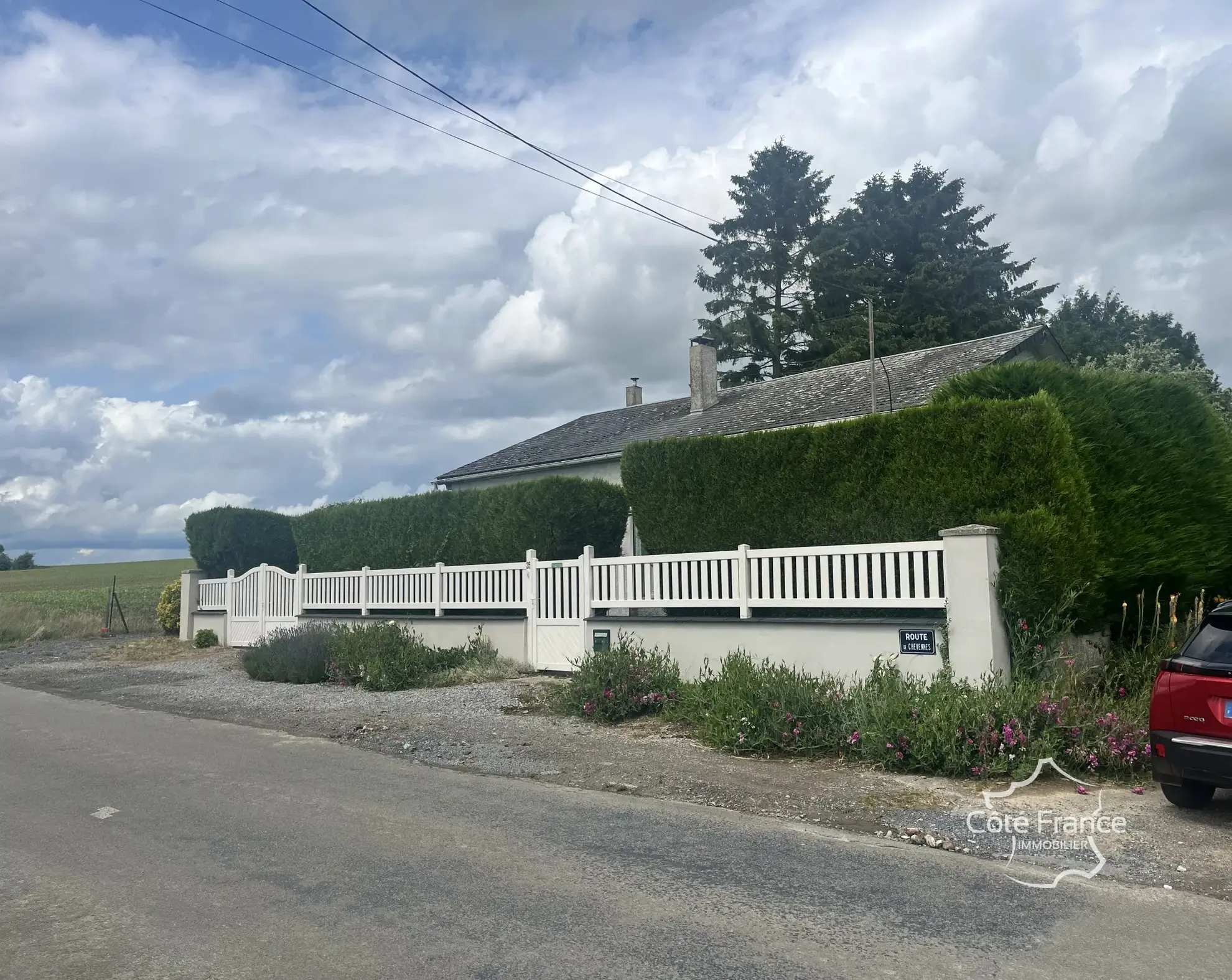 Maison à vendre à Sains Richaumont avec jardin, 3 chambres, vérandas et garage 