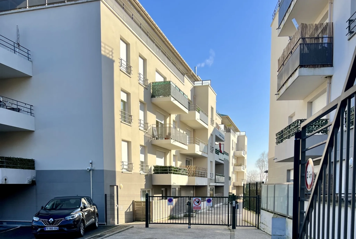 Appartement lumineux de 58 m² avec balcon et parking à Hardricourt 