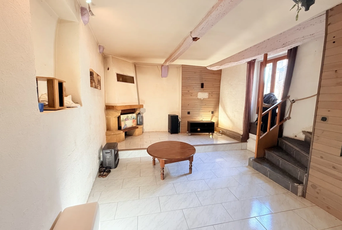 Maison de ville rénovée avec garage au centre de Cuers – 83 m² 