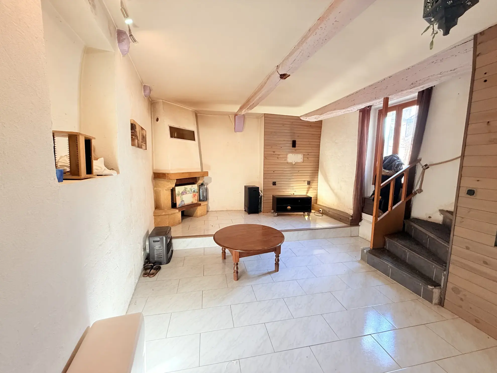 Maison de ville rénovée avec garage au centre de Cuers – 83 m² 