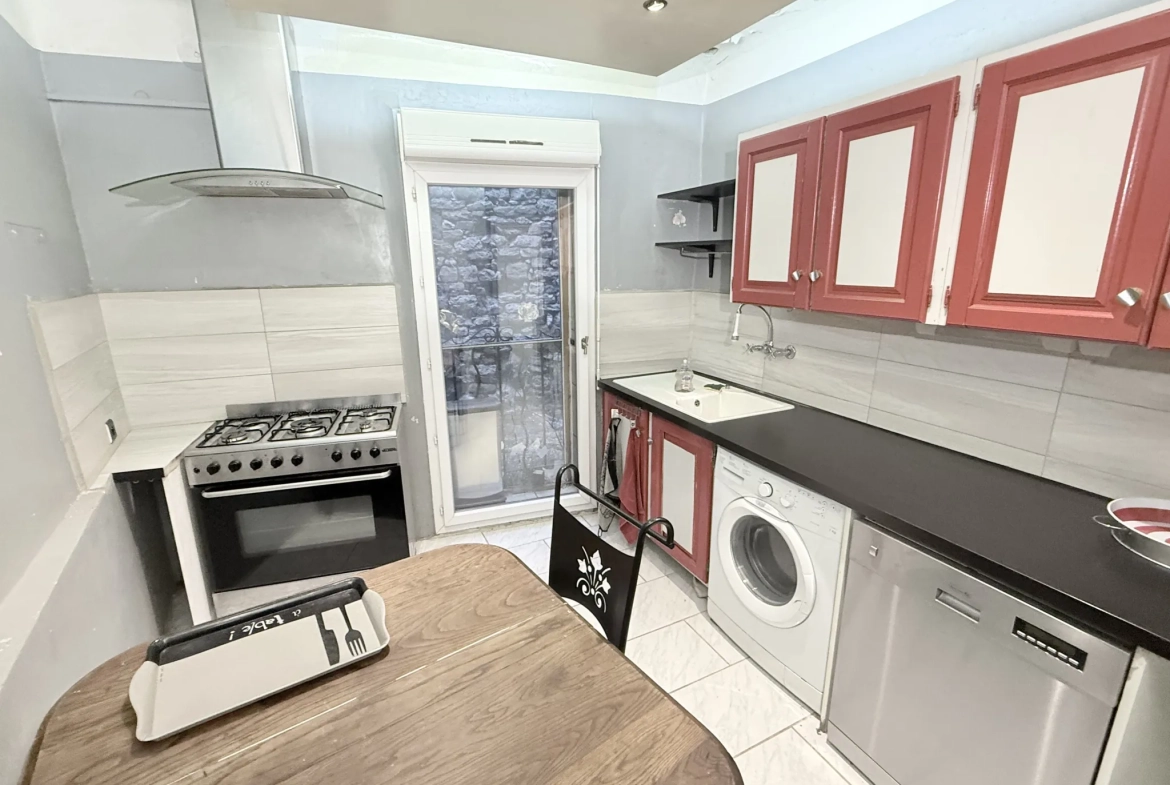 Maison de ville rénovée avec garage au centre de Cuers – 83 m² 