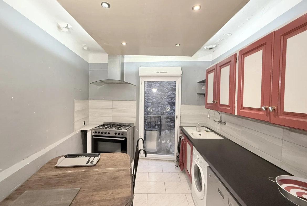 Maison de ville rénovée avec garage au centre de Cuers – 83 m² 