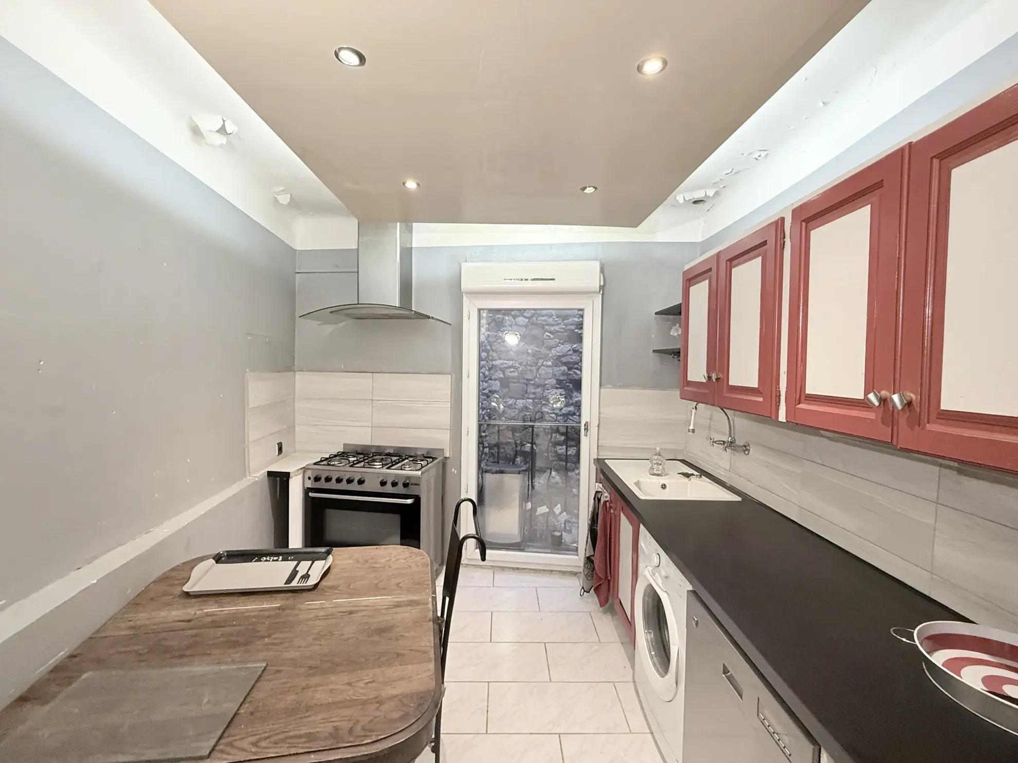 Maison de ville rénovée avec garage au centre de Cuers – 83 m² 