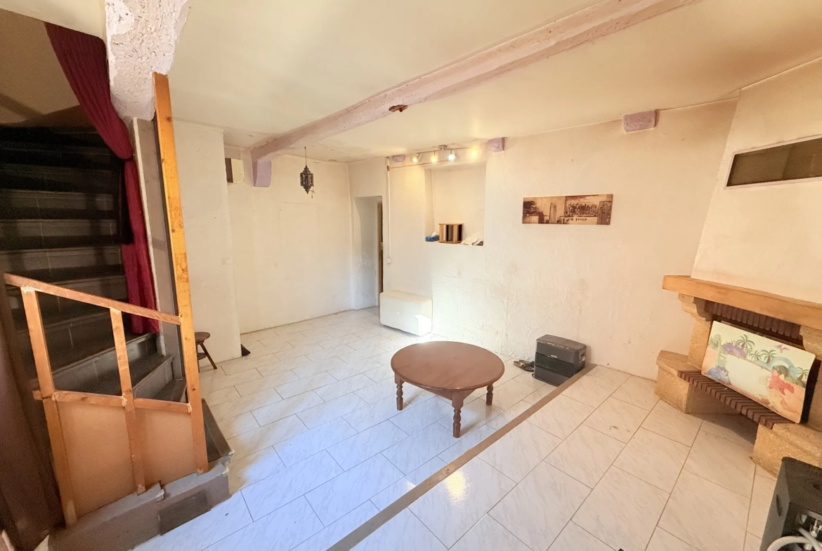 Maison de ville rénovée avec garage au centre de Cuers – 83 m² 