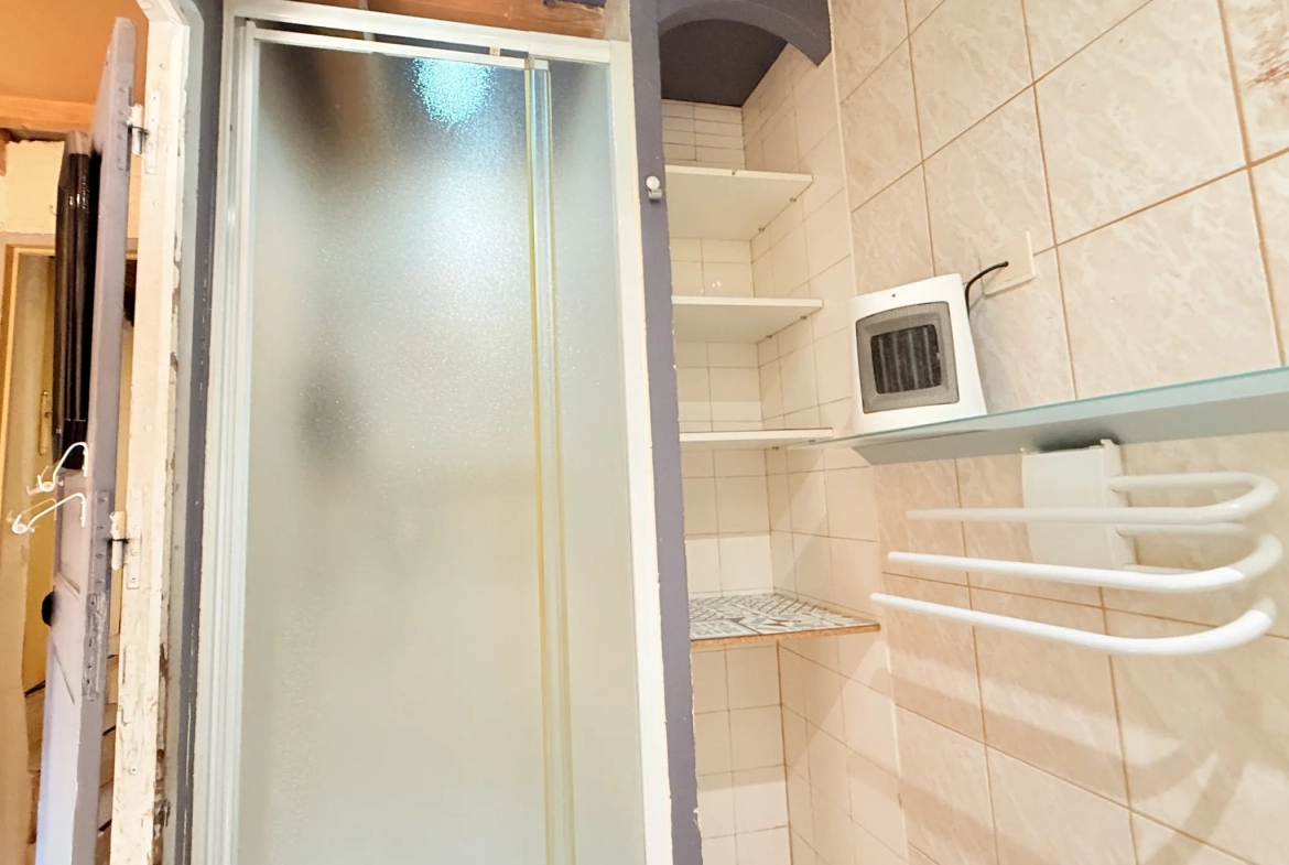 Maison de ville rénovée avec garage au centre de Cuers – 83 m² 