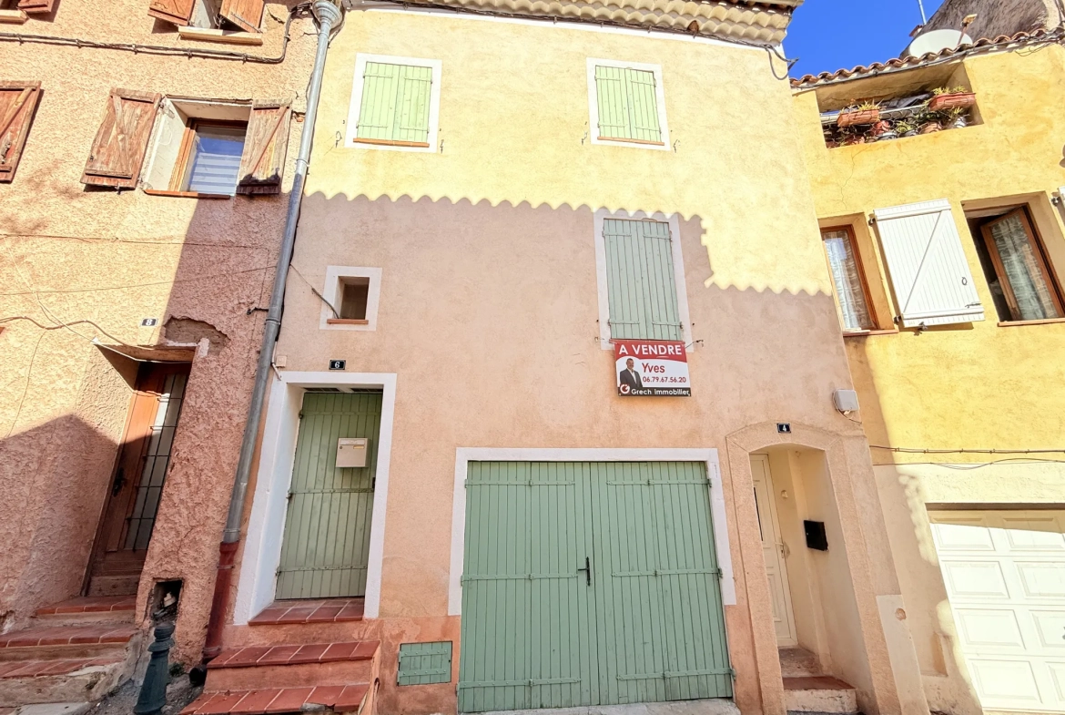 Maison de ville rénovée avec garage au centre de Cuers – 83 m² 