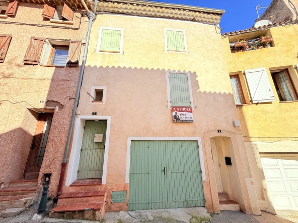 Maison de ville rénovée avec garage au centre de Cuers – 83 m²