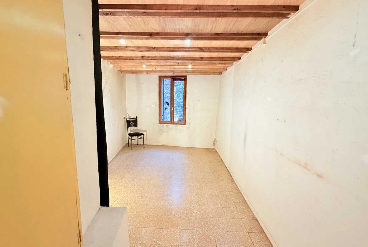 Maison de ville rénovée avec garage au centre de Cuers – 83 m² 