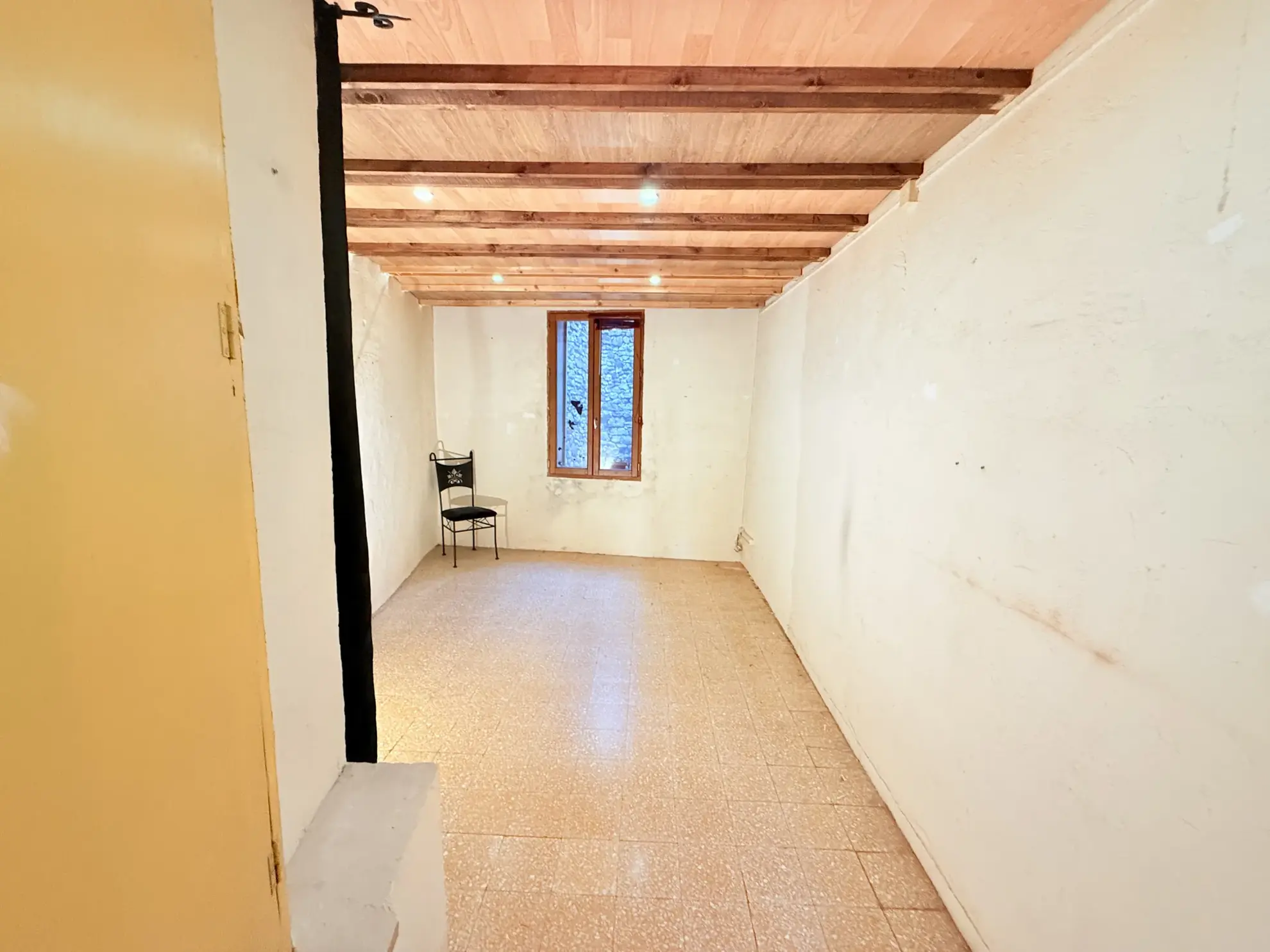 Maison de ville rénovée avec garage au centre de Cuers – 83 m² 