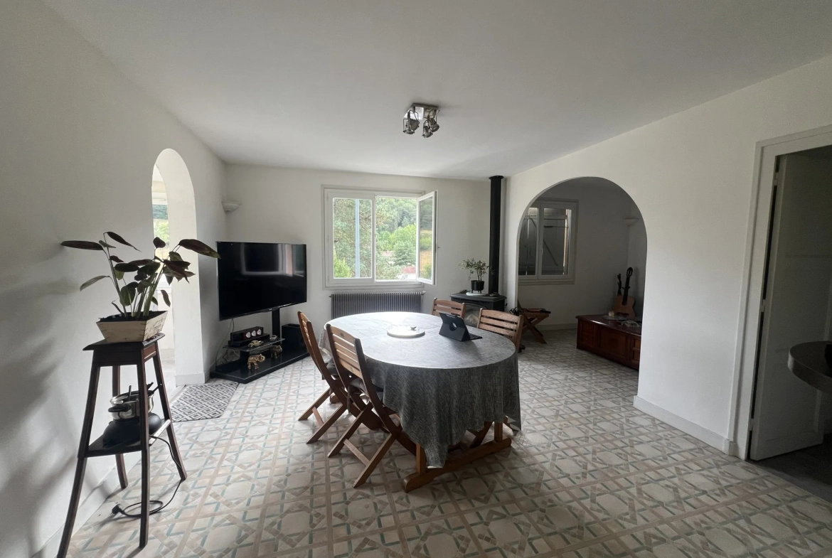 Maison à vendre à Notre Dame de Sanilhac proche Périgueux avec jardin et garage 