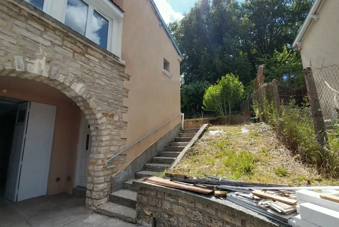 Maison à vendre à Notre Dame de Sanilhac proche Périgueux avec jardin et garage 