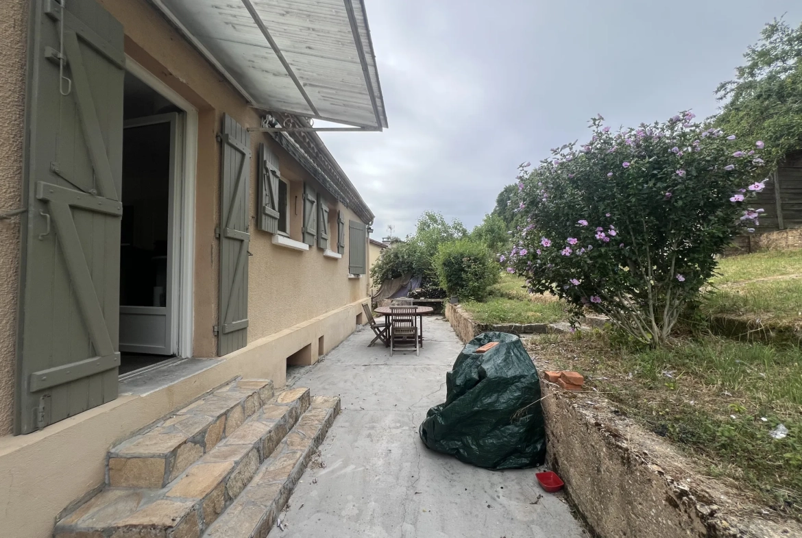 Maison à vendre à Notre Dame de Sanilhac proche Périgueux avec jardin et garage 