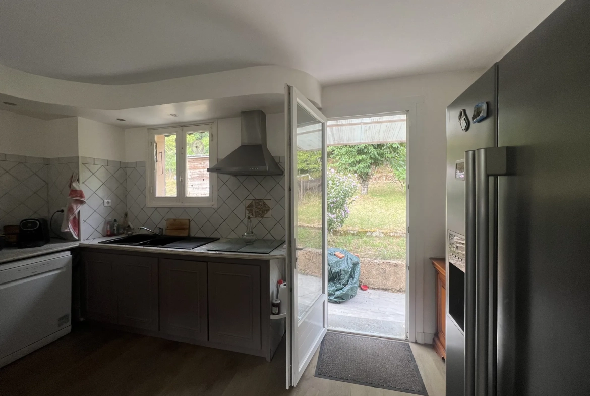 Maison à vendre à Notre Dame de Sanilhac proche Périgueux avec jardin et garage 