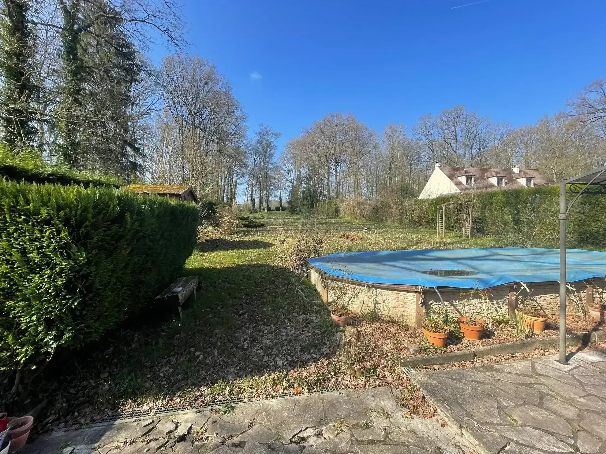 Maison individuelle avec 3 chambres, terrain arboré et piscine proche Crécy-la-Chapelle 
