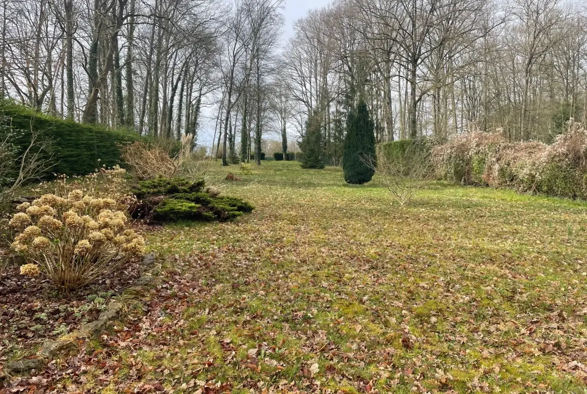 Maison individuelle avec 3 chambres, terrain arboré et piscine proche Crécy-la-Chapelle 