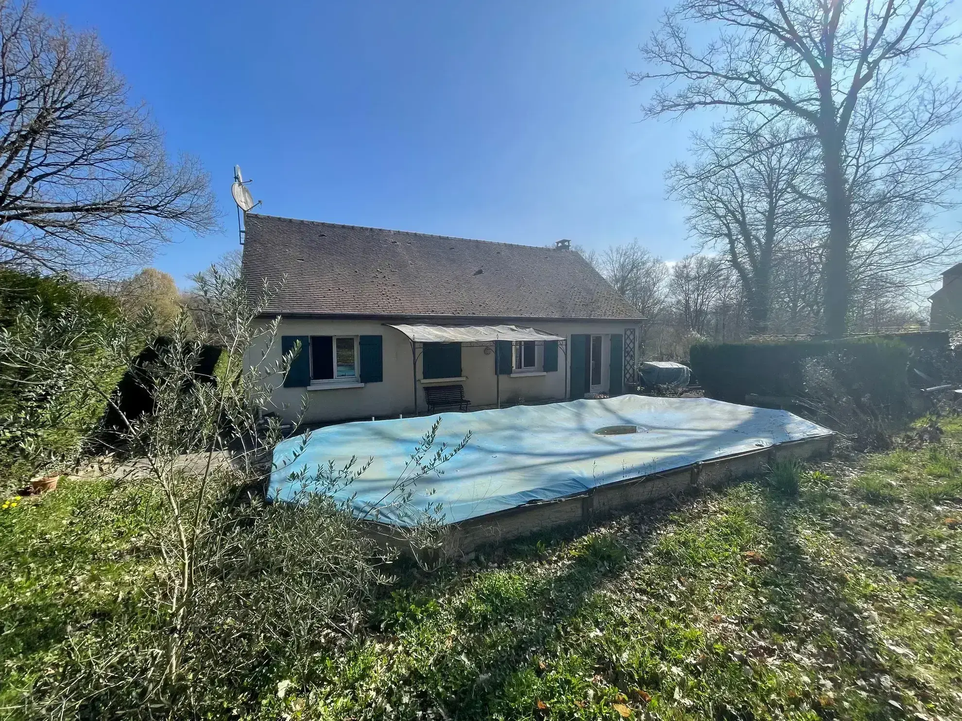 Maison individuelle avec 3 chambres, terrain arboré et piscine proche Crécy-la-Chapelle 