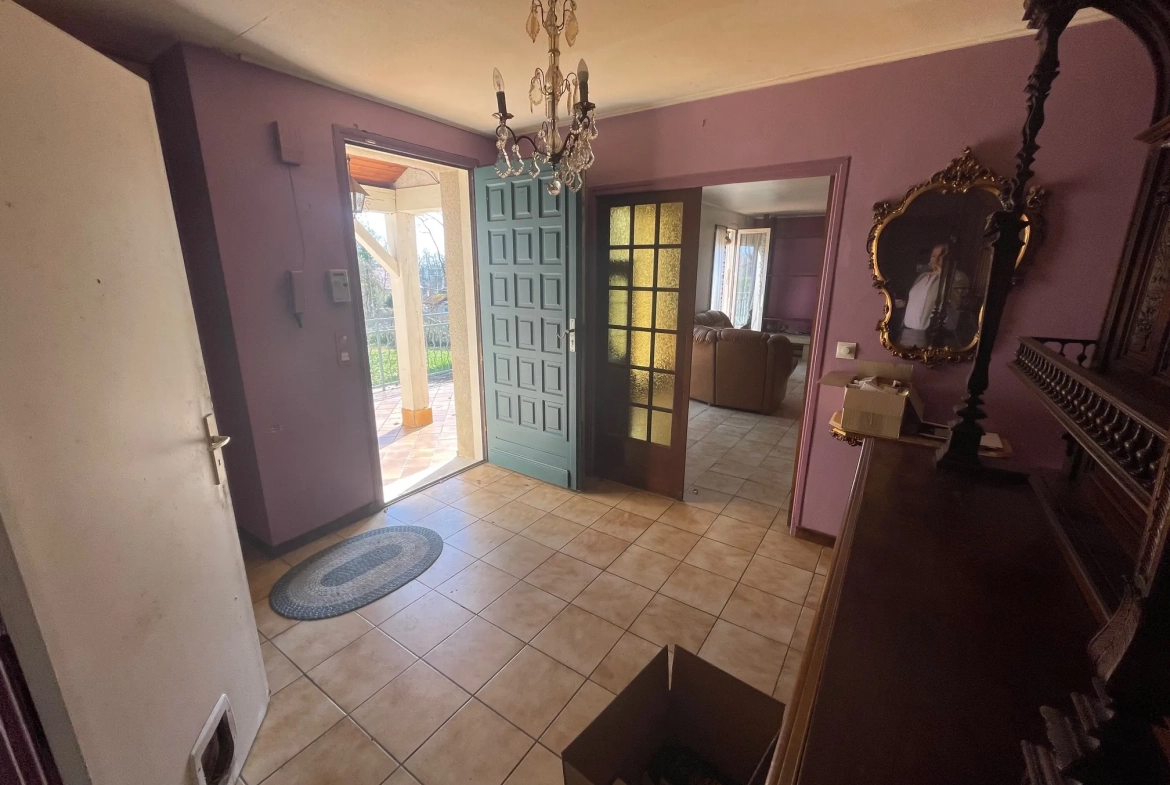 Maison individuelle avec 3 chambres, terrain arboré et piscine proche Crécy-la-Chapelle 