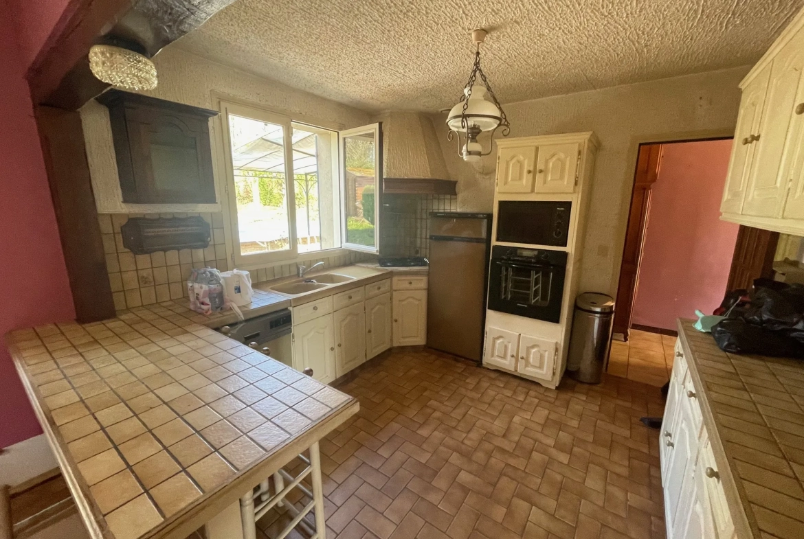 Maison individuelle avec 3 chambres, terrain arboré et piscine proche Crécy-la-Chapelle 