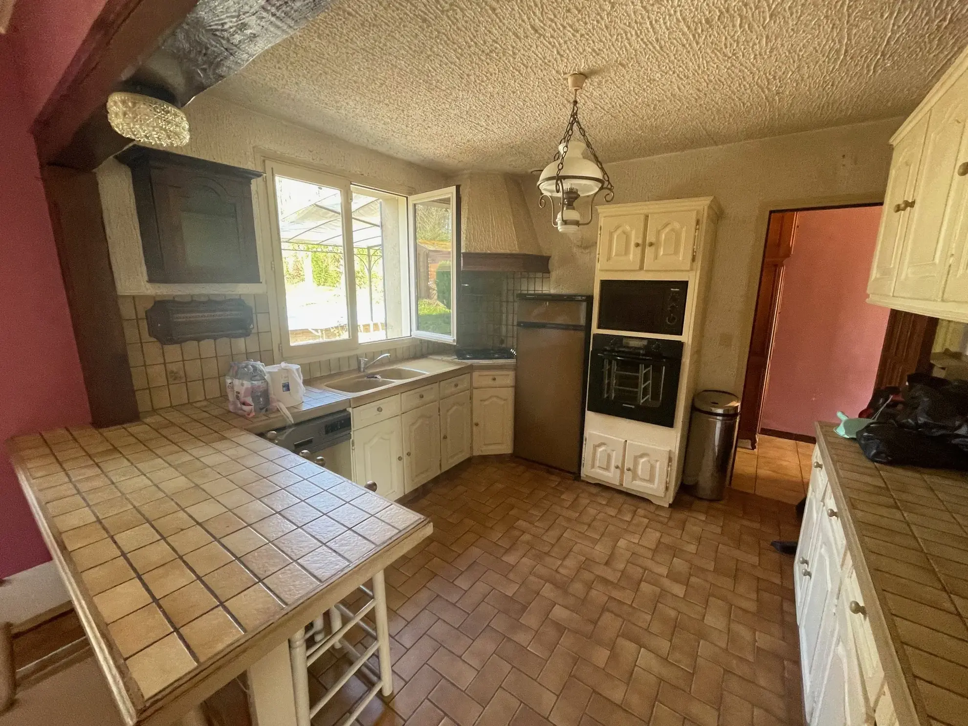 Maison individuelle avec 3 chambres, terrain arboré et piscine proche Crécy-la-Chapelle 